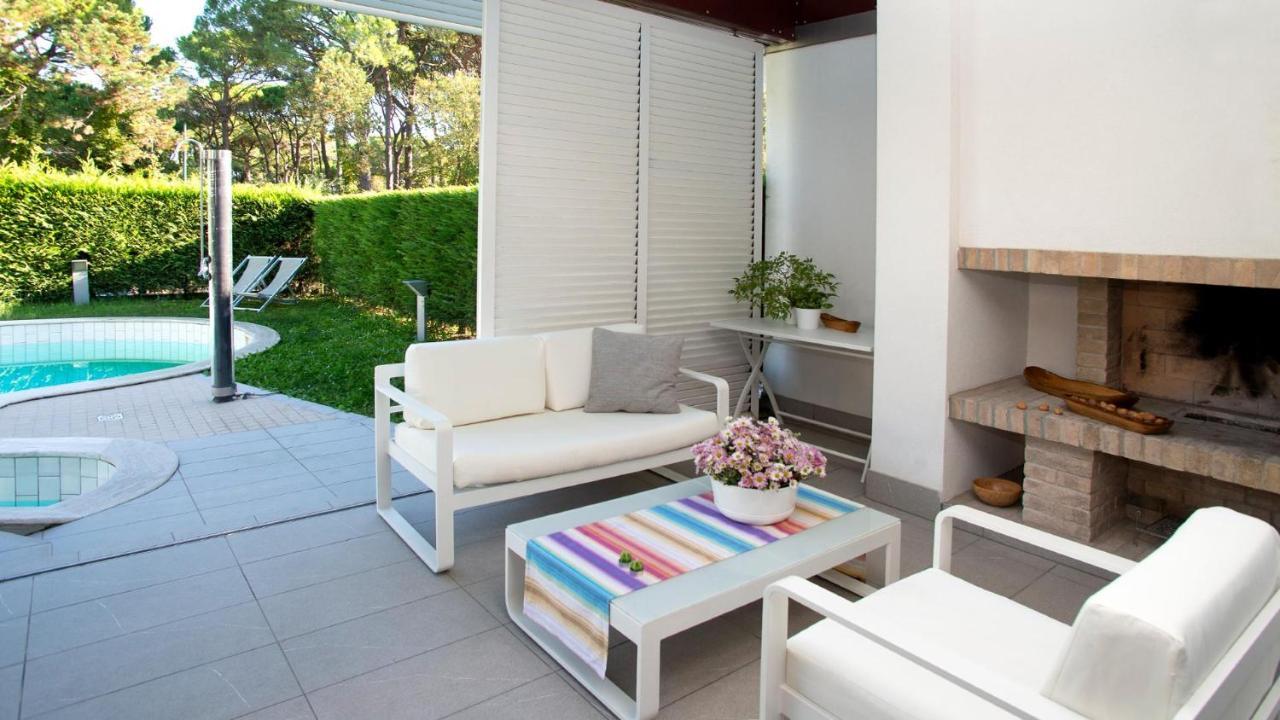 Villa Riva Beachfront Lignano Sabbiadoro Exterior photo